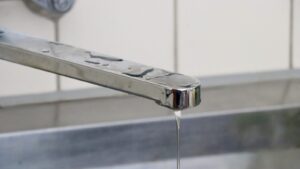 キッチン（台所）の水漏れの原因5か所｜自分で直せる範囲の見分け方