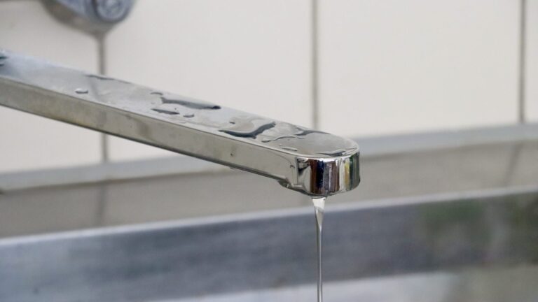 キッチン（台所）の水漏れの原因5か所｜自分で直せる範囲の見分け方