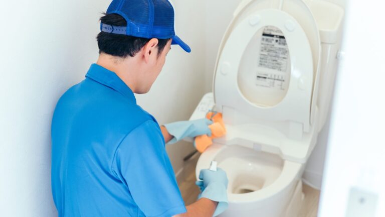 足利市でトイレつまりが起きたときの初動｜修理を頼める16社